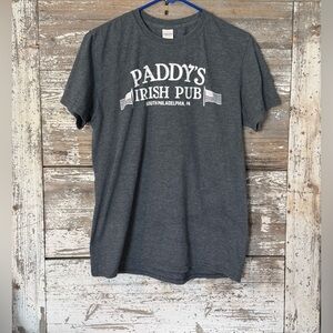 Y2K always sunny in Philadelphia Paddy's Irish Pub grey t-shirt Size M on gildan